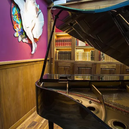 Western Riviera Ξενοδοχείο 4*